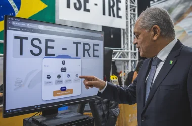**TSE defende uso de Inteligência Artificial para combater notícias falsas nas eleições brasileiras** Ministro ressalta necessidade de tecnologia avançada na luta contra desinformação no processo eleitoral.