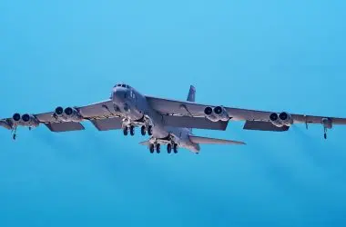 Pilotando o B-52: O Gigante da Guerra Fria que ainda segue em serviço