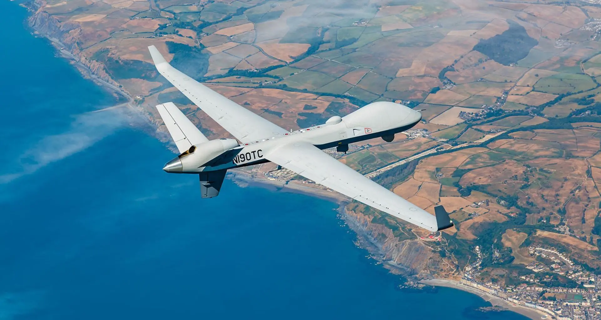 Drone espião dos EUA ganha laser poderoso que derrete mísseis durante o voo a 11 mil quilômetros