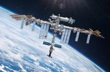 NASA preocupada com segurança da Estação Espacial e alerta risco de queda descontrolada na Terra