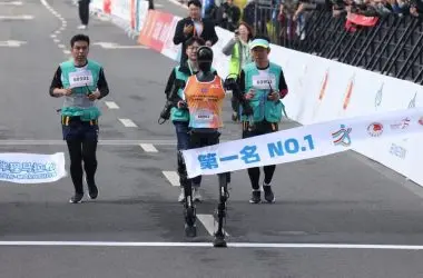 Chineses vencem 1ª maratona humanos x robôs do mundo com 'Tiangong Ultra'