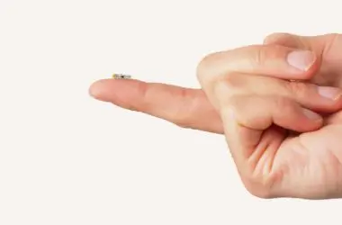 Robô do tamanho de um grão de arroz navega pelo cérebro a 3mm por minuto para combater tumores