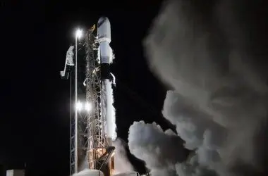 SpaceX lança cápsula europeia reutilizável em missão compartilhada Bandwagon-3