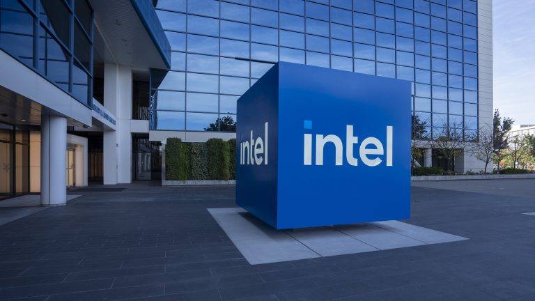 Intel aposta em inovação própria para superar NVIDIA na corrida da Inteligência Artificial