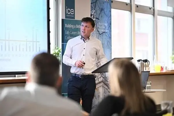 De aluno a destaque: Mark Loughran brilha na engenharia civil e inspira estudantes brasileiros