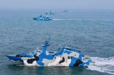 China lança barcos pequenos com mísseis de 200 toneladas para combater navios americanos de 10 mil toneladas