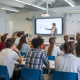Analisando o programa empreendedor de engenharia da OERN e UPTEC, com primeira edição em janeiro de 2025, 40 horas de duração em formato híbrido. Preciso manter a essência informativa ao traduzir, focando nos pontos principais. Programa de Empreendedorismo em Engenharia inicia em janeiro com metodologia prática e mentoria especializada.