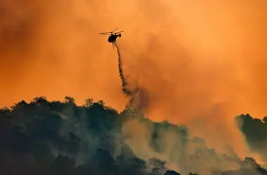 Fumaça de incêndios nos EUA causou 15 mil mortes e prejuízo de R$ 800 bilhões, revela estudo