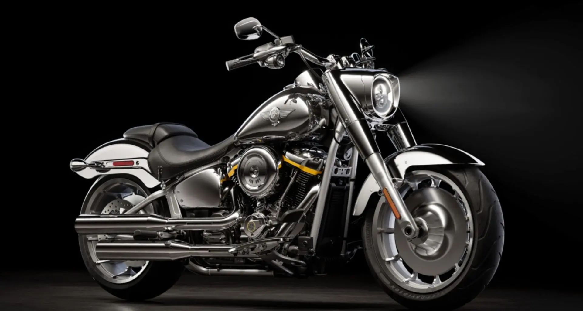 Harley lança Fat Boy Ghost de 100cv com motor de 1.917cc que deixa motociclistas brasileiros de queixo caído