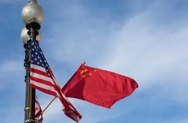 China aumenta em 75% taxa sobre plástico dos EUA, acirra tensão no comércio mundial