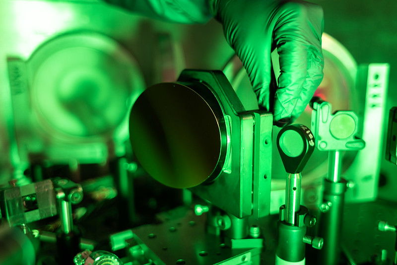 Zeus: Laser mais potente do mundo nos EUA gera energia 100x maior que toda produção global de eletricidade