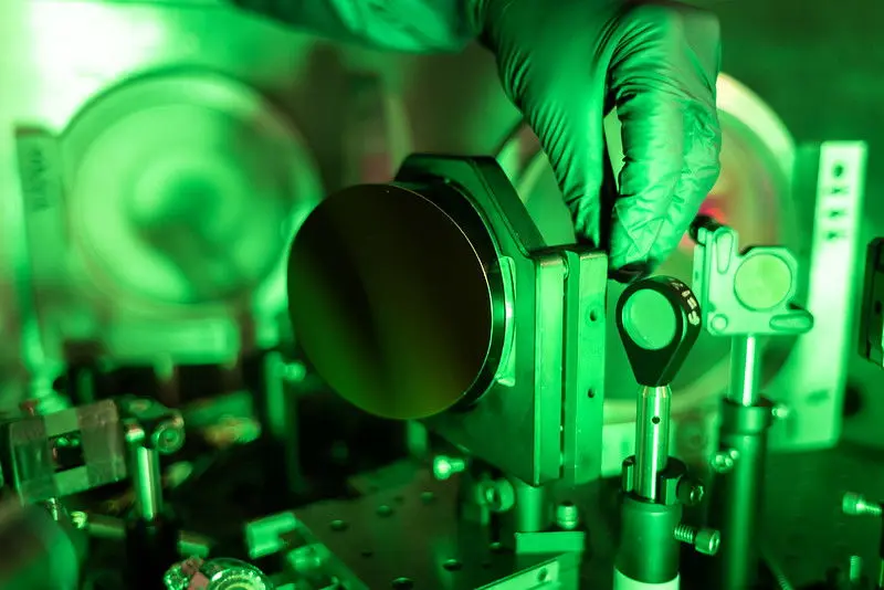 Zeus: Laser mais potente do mundo nos EUA gera energia 100x maior que toda produção global de eletricidade