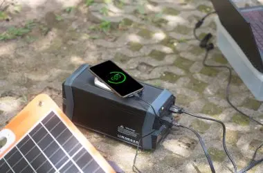 Bateria solar sem metal guarda energia por 2 dias mantendo 90% da carga