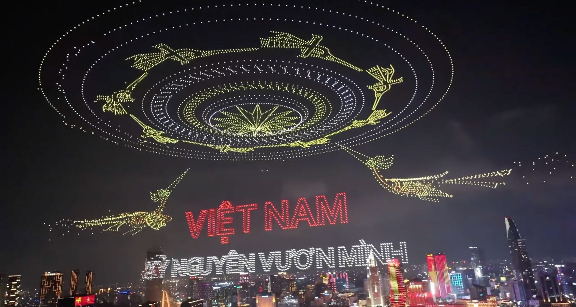 Mais de 10.500 drones iluminam o céu no maior show de luzes do mundo no Vietnã