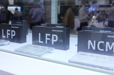 China revela primeira bateria de carro elétrico que recarrega tão rápido quanto abastecer gasolina