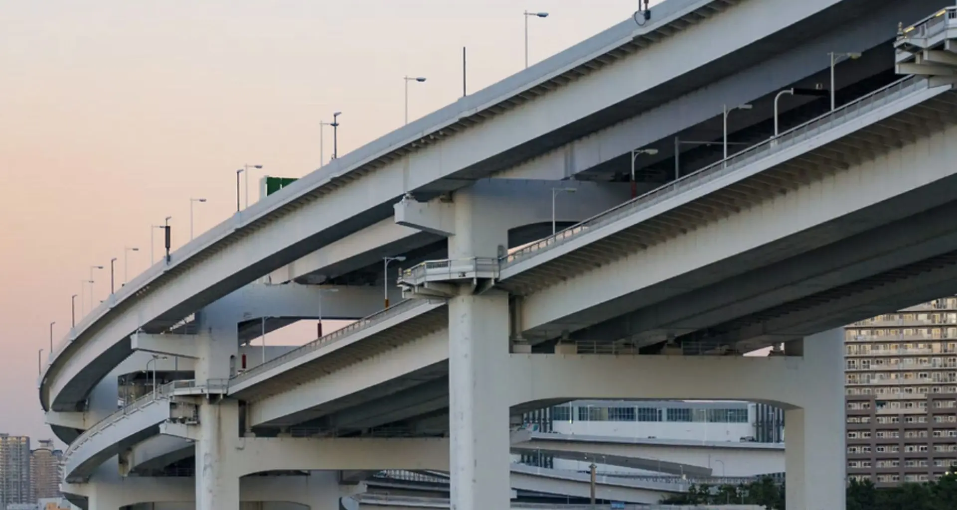 Cientistas do MIT triplicam vida útil de pontes usando aço que não enferruja