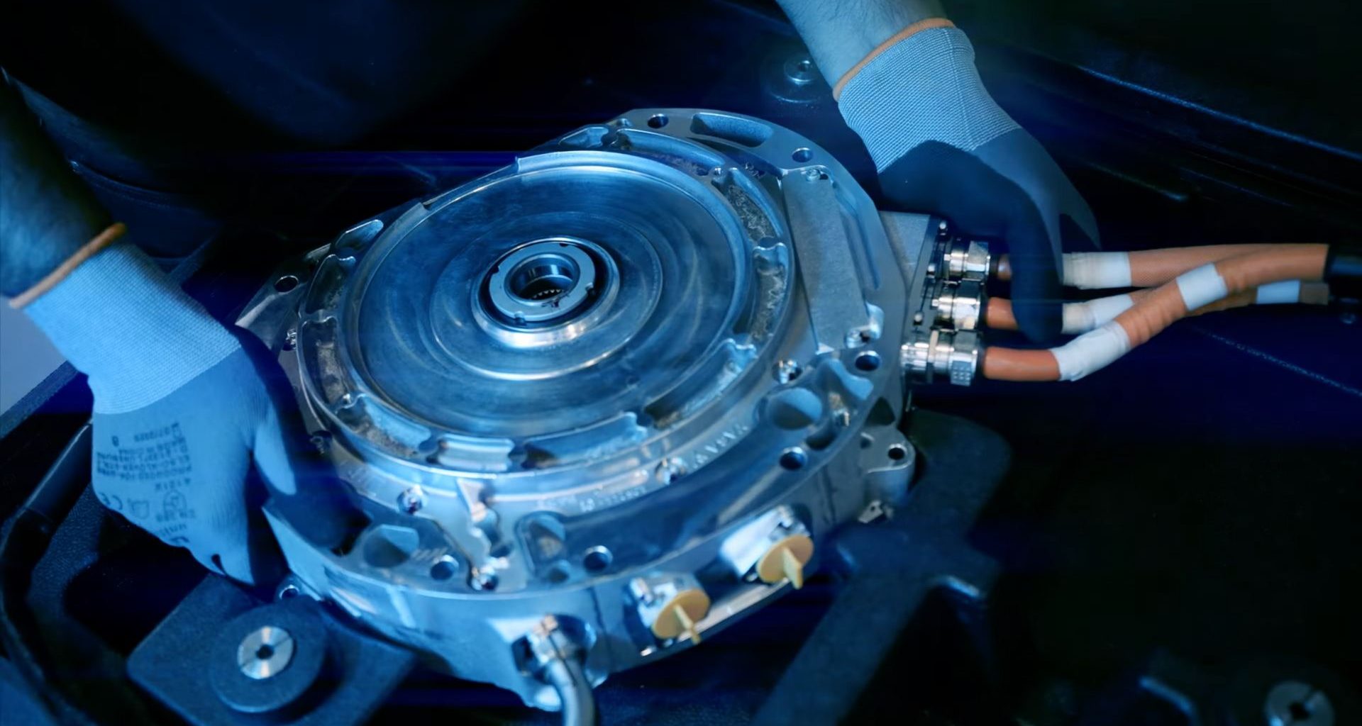 Reino Unido ganha fábrica de motores elétricos para supercarros como Ferrari e Lamborghini