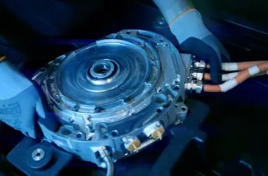 Reino Unido ganha fábrica de motores elétricos para supercarros como Ferrari e Lamborghini