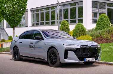 BMW testa bateria inovadora de estado sólido para aumentar autonomia do carro elétrico i7