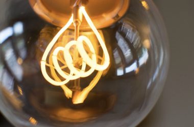 Pesquisa mapeia 30 anos de evolução dos LEDs brancos e fatores que impulsionaram sua inovação