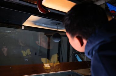 Furos como bola de golfe fazem veículos submarinos mais rápidos na água