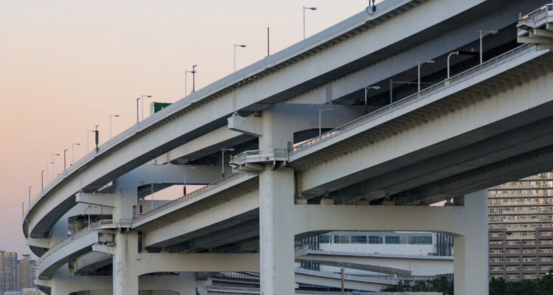 Cientistas do MIT criam aço superprotetor que triplica vida útil das pontes