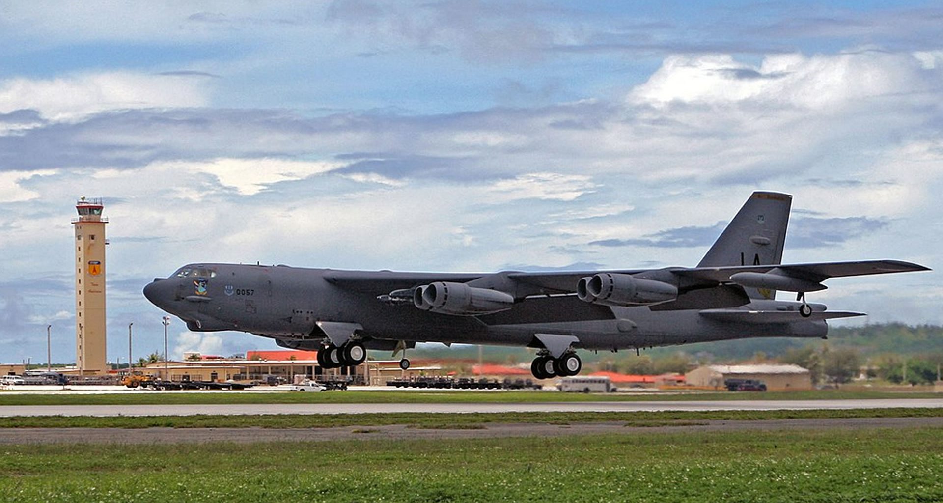 China alerta: bombardeiro B-52 dos EUA é maior ameaça nuclear, à frente do F-35 e B-2