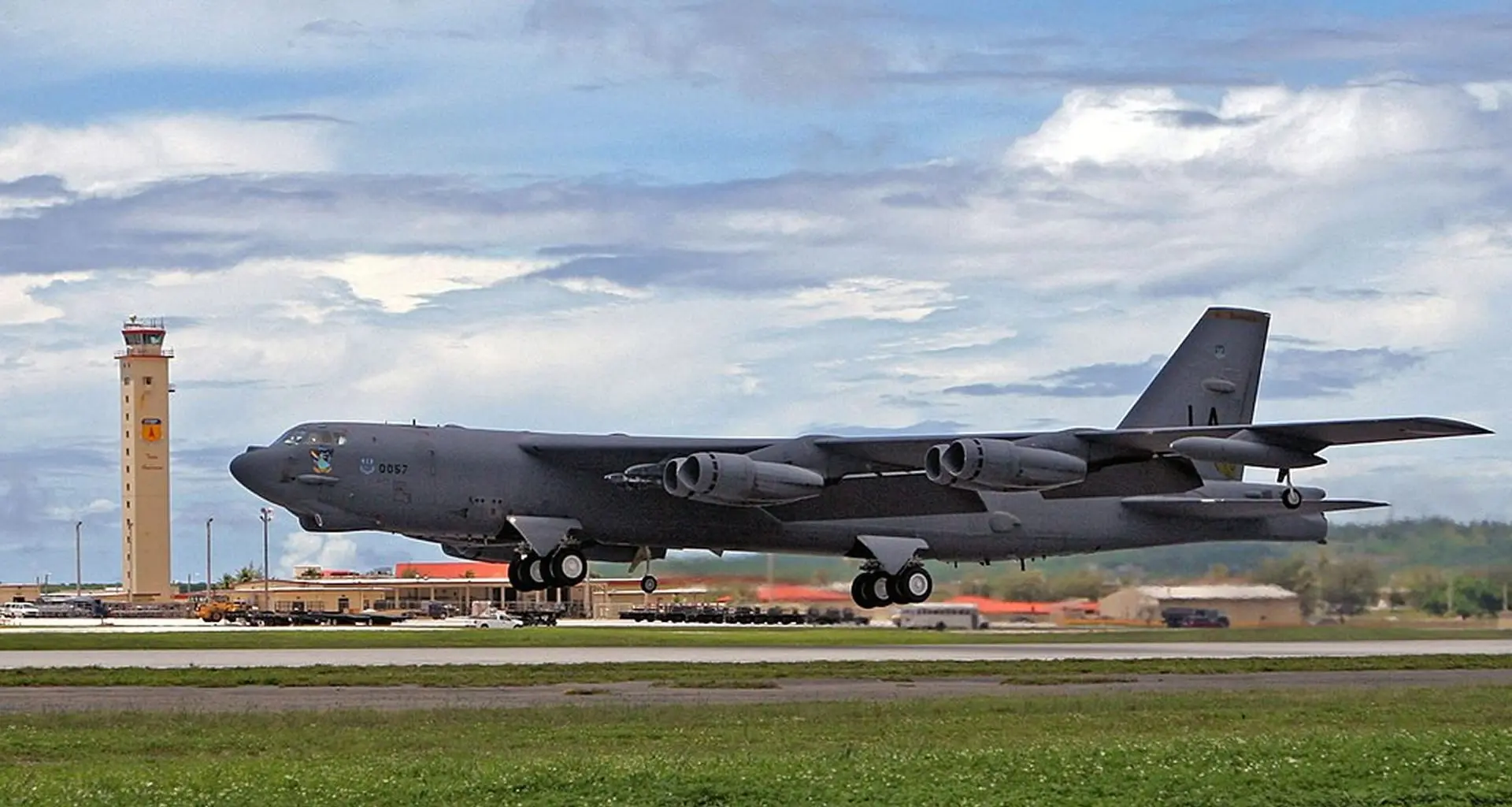 China alerta: bombardeiro B-52 dos EUA é maior ameaça nuclear, à frente do F-35 e B-2