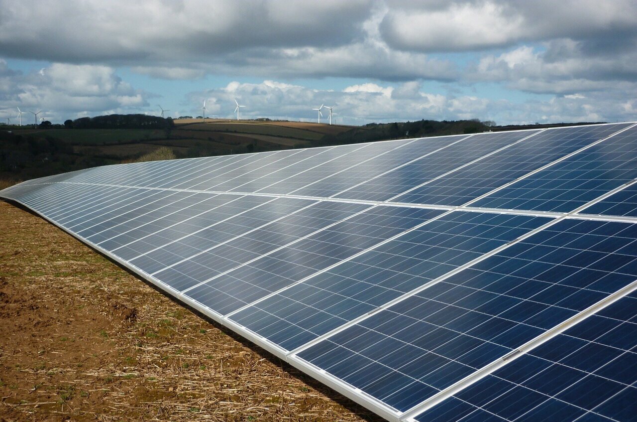 Energia solar bate usinas nucleares em risco e retorno de investimentos na construção