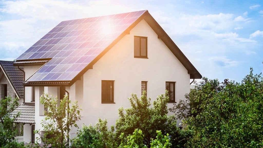 Energia solar residencial e baterias de carros elétricos podem suprir 85% da demanda energética do Japão