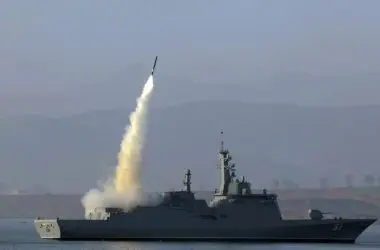 Navio de guerra norte-coreano sofre acidente durante lançamento ao mar