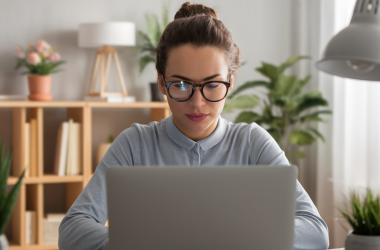 Ok, vamos analisar e comparar os novos programas de empreendedorismo em engenharia no Brasil e Portugal em 2025. Preciso focar nas iniciativas OERN/UPTEC e Santander X Explorer, mantendo fidelidade aos dados e gerando engajamento natural.