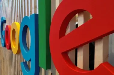 Google coloca anúncios em buscas com inteligência artificial para competir com ChatGPT