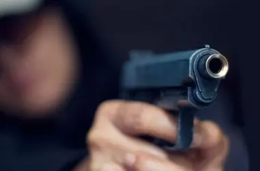 Golpes de defesa pessoal dos filmes podem te matar ou te levar para a cadeia
