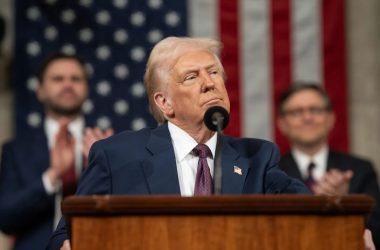 Trump exige que Apple fabrique iPhones nos EUA ou pagará taxa de 25% de imposto