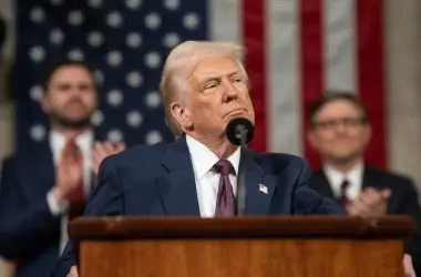 Trump exige que Apple fabrique iPhones nos EUA ou pagará taxa de 25% de imposto