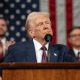 Trump exige que Apple fabrique iPhones nos EUA ou pagará taxa de 25% de imposto