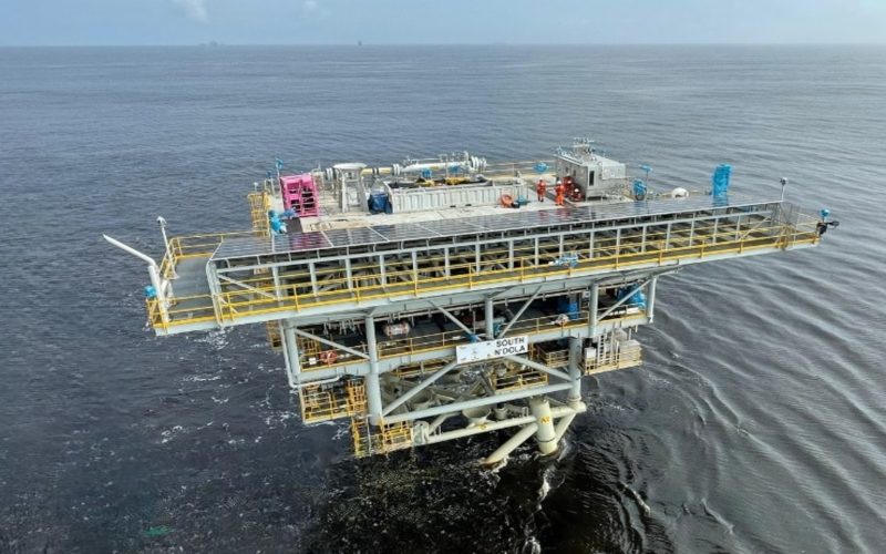 Plataforma marítima reduz 90% das emissões de CO2 usando energia solar