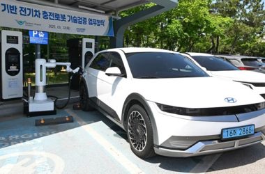 Hyundai coloca robôs com inteligência artificial para carregar carros elétricos no aeroporto de Incheon