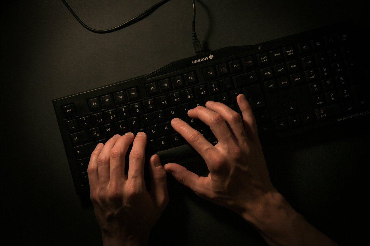 Cientistas alertam: aumenta o número de imagens íntimas falsas criadas por Inteligência Artificial