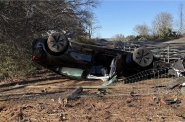 Piloto automático da Tesla capota carro e gera preocupação com segurança dos motoristas