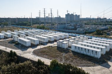 Estação chinesa pioneira gera 98% de energia limpa usando mistura de lítio e sódio