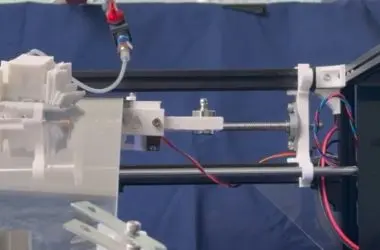 Robô flexível sai andando sozinho da impressora 3D logo após ser criado
