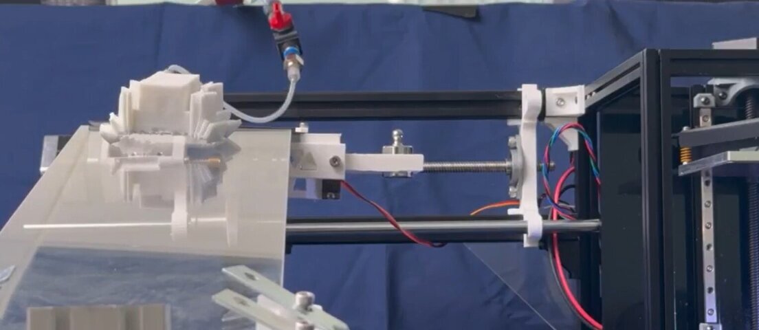 Robô flexível sai andando sozinho da impressora 3D logo após ser criado