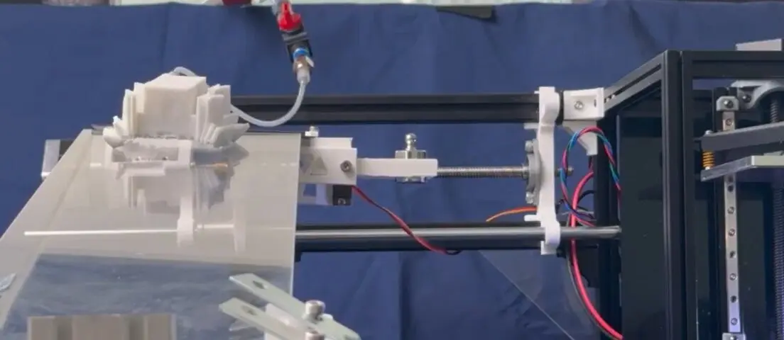Robô flexível sai andando sozinho da impressora 3D logo após ser criado