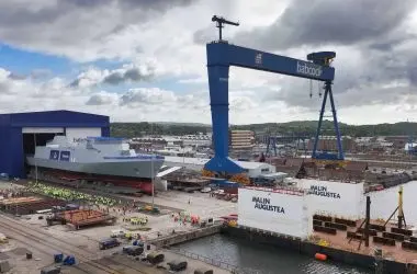 Reino Unido lança super navio de guerra de 5.700 toneladas com mais de 30 sistemas de armas