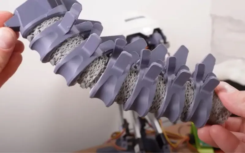Pescoço robótico inspirado na coluna humana pode revolucionar os robôs humanoides