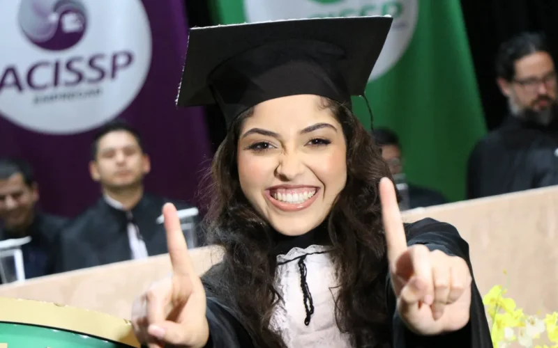 "Engenheira é única formanda em turma da federal mineira após desistência de 49 colegas de classe"