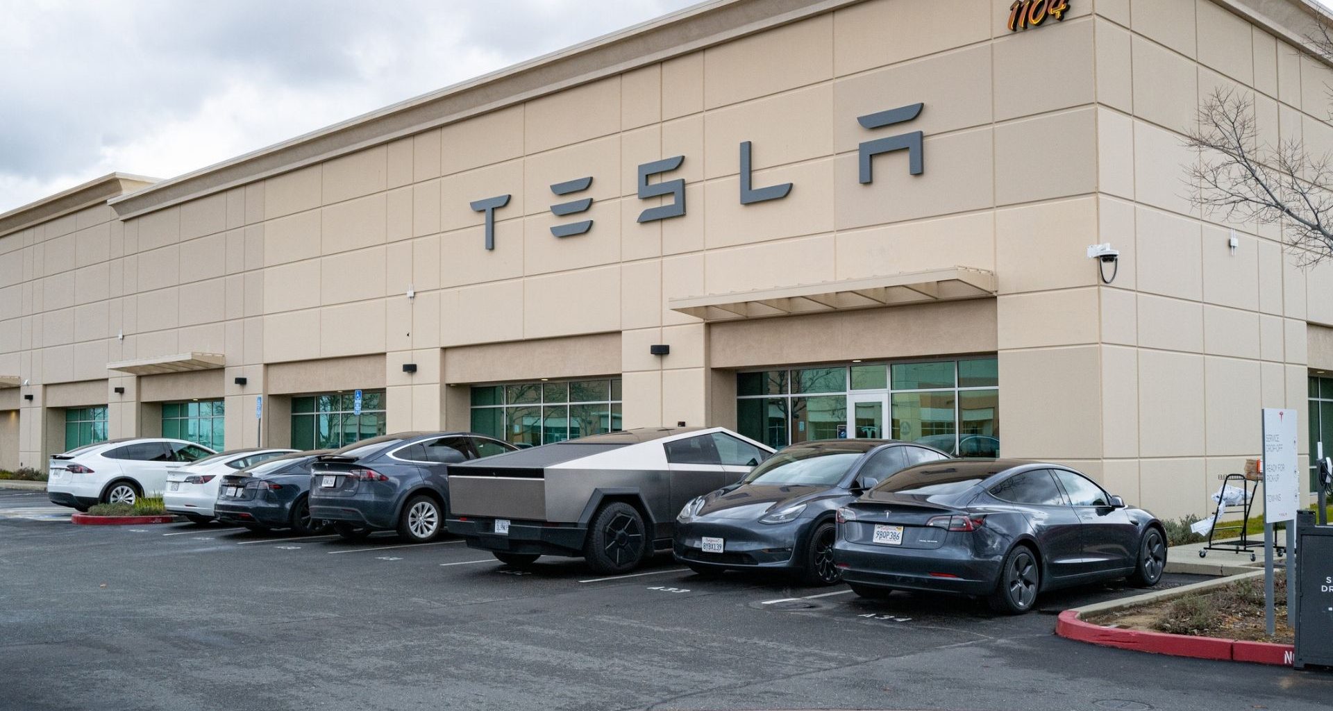 Polêmicas de Musk e concorrentes derrubam vendas da Tesla em 49% na Europa