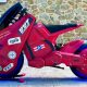Moto elétrica do futuro com corpo impresso em 3D e rodas que brilham no escuro é revelada